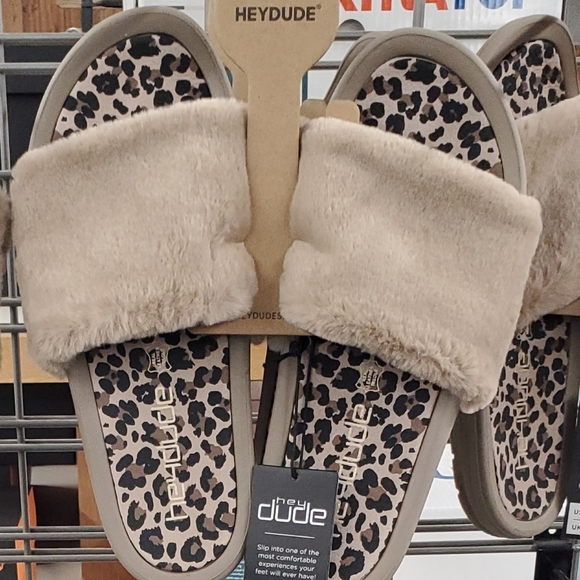 hey dude cheetah tan
